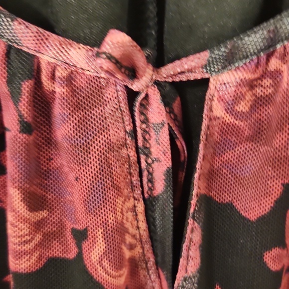 Floral Sheer Women's Top - Pink and Black - Picture 4 of 10